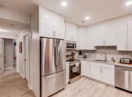 Modern suite near Airport Hospital Henday Town Ctr