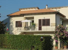 Casa Vacanze “Bouganville” loc Avane Pisa, hotel v destinaci Vecchiano