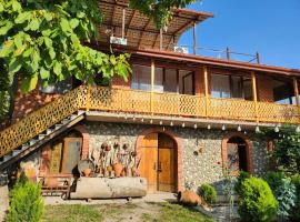 Lomtadze Family Wine Hotel, hostal o pensió a Ambrolauri