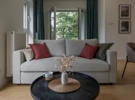 Spacious Apartments with Parking by Noclegi Renters