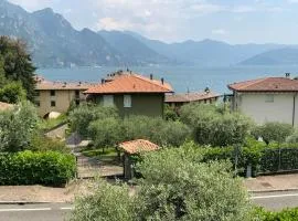 Apartment on beautiful lake iseo