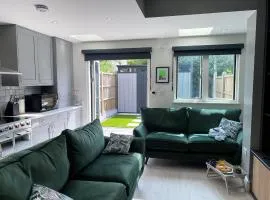 Superb townhouse near vibrant Gloucester Road