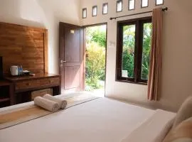 Aryma Guest House near Luna Beach, Kedungu Beach and 10 min Canggu