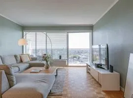 Huswell - Bright apartment with city view and terrace