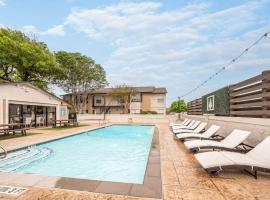 Comfortable 2BR - Pool Near Major Attractions, apartment in New Braunfels