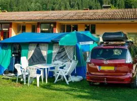 phoenix glamping at camping Lampele、Altossiachのグランピング施設