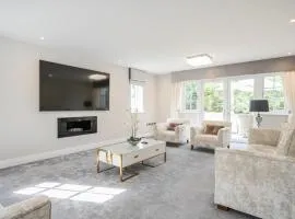 Stunning 5 Bedroom Spacious Home - Pass the Keys