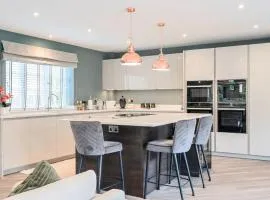 Pass The Keys Stunning 5 Bedroom Spacious Home