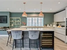 Large Comfortable & Private Home in Fetcham - Pass the Keys