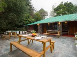 Alaya Stays Cottage with Tree House - Suro Woodbine Chalet