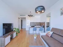 Sky Park Tower 1, luxury apartment with free parking