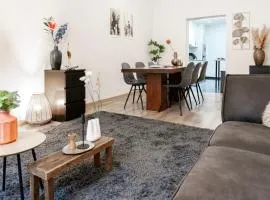 Unique Parking Access, Xl Home W Parking Option