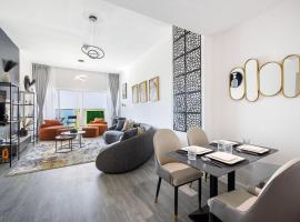 Sleek nordic style seaview condo, hotel em Ajman
