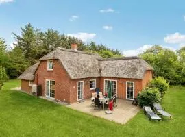 Gorgeous Home In Ulfborg With Wifi