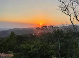 Casa de montaña con vista al océano pacífico
