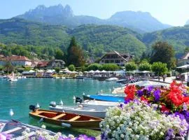 Centre Talloires proche plages et commerces avec salle de jeux