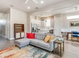 2 Mi to Dtown Convenient Houston Home!