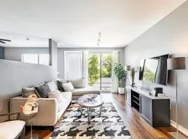 2 Br Oak Lawn Condo Wfh Setups Gated Parking