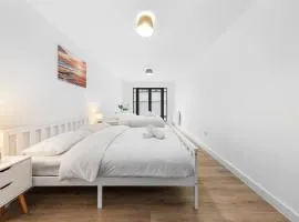 Spacious Sleep 14 - 1 min from Tooting Station MR3