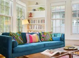 Charming Vintage House in Zilker with Hot Tub and Parking