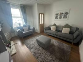 Lonsdale Terrace - 3 Bedrooms - Sleeps 6, hotel in Workington