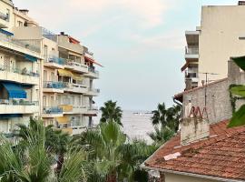 3 pi&egrave;ces 100m2 balcon centre juan 2 pas des plages, resor di Antibes