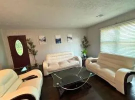 Cozy 1x1 Retro Escape - East Htx