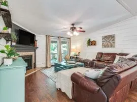Upscale Lake Texoma Vacation Home 1 Mi to Marina!