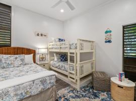 Beautiful 2br condo with partial ocean view, hotel in Koloa