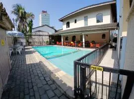 Pousada Parque Suites - Estacionamento e Piscina na Enseada