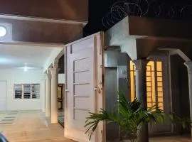 Villa meublée avec parking privé et jardin Lomé Djagblé