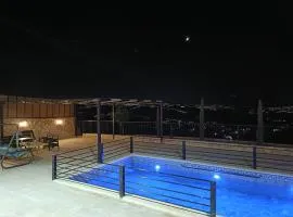 شاليه ومزرعة ذات اطلاله خلابه مع مسبح خارجي