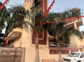 Om sai ram, hotel v destinaci Jāmul