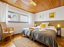 Großzügige Wohnung, 1 Min zum Hafen