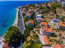 Apartments Jure with Sea View, hotel v destinaci Dugi Rat