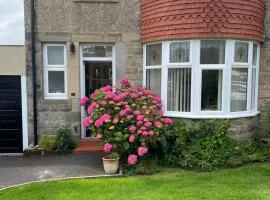 Kelvinside, Seahouses, 2 minute walk into village