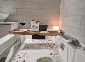 Apartament w Centrum z wanną z hydromasażem