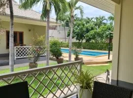 1 Bedroom House With Pool In Central Location