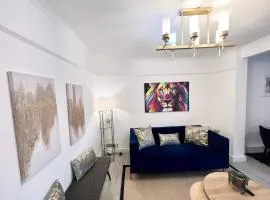 Modern 2 bed near mall and parking