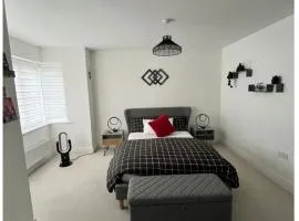 Bedroom in West Sussex with locks,Private Bathroom & Free Parking