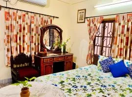 Aastha Apartment with 2 bedroom,Antique Furniture, AC and Kitchen