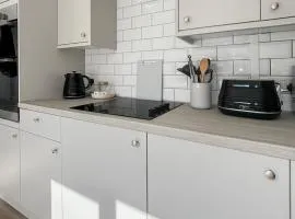 Amaya One -3 bedroom townhouse - with garden - close to town centre - sleeps 7