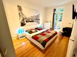 Doppelzimmer mit Terrasse in privatem Zuhause