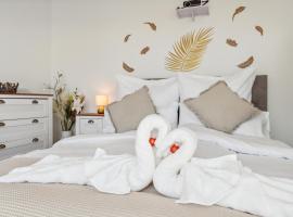 Business I Family Apartment I 1-4 Personen - Aare Blick, nahe Altstadt I Beamer - 99" Leinwand I Terrassen Lounge und Parkplatz, hotel v destinaci Brugg