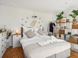 Business I Family Apartment I 1-4 Personen - Aare Blick, nahe Altstadt I Beamer - 99" Leinwand I Terrassen Lounge und Parkplatz