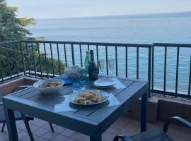 -Terrazza Sul Mare- & Parcheggio Privato, hotel in Varazze