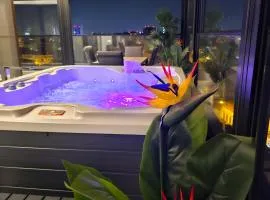 Crown Penthouse - Luxurious, Spa & Vista