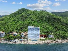 Blue Horizon Luxury Condo