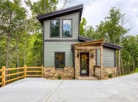 Lullaby Falls- Hot Tub, WIFI, Near 75 ft Waterfall, Free Attraction Tickets!!!