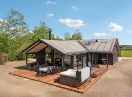 Nice Home In Tarm With Wifi, hotel com spa em Tarm